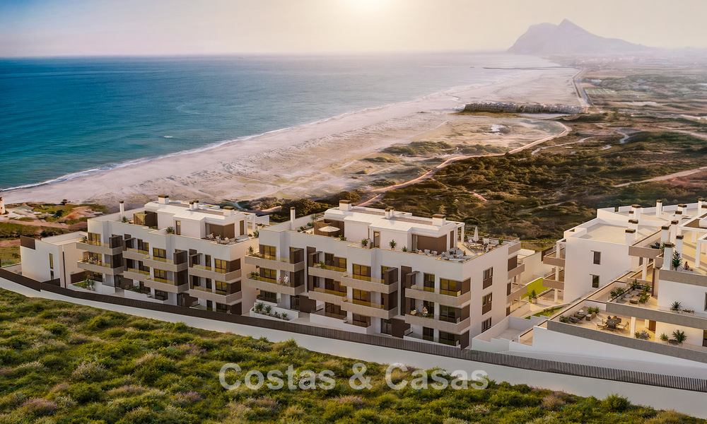 Launch! Frontline beach luxury apartments and townhouses with sea views for sale near Sotogrande, Costa del Sol 799732