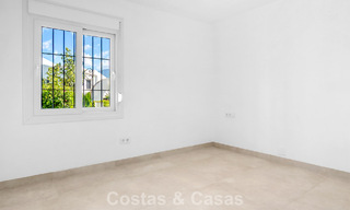 Elegant ground-floor apartment with sea views in Nueva Andalucía, within walking distance of Puerto Banús, Marbella 799761 