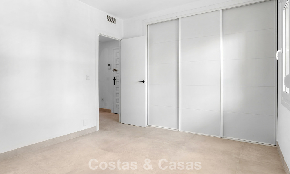 Elegant ground-floor apartment with sea views in Nueva Andalucía, within walking distance of Puerto Banús, Marbella 799762