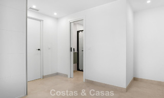Elegant ground-floor apartment with sea views in Nueva Andalucía, within walking distance of Puerto Banús, Marbella 799765 