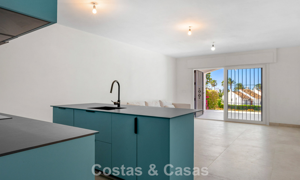 Elegant ground-floor apartment with sea views in Nueva Andalucía, within walking distance of Puerto Banús, Marbella 799771