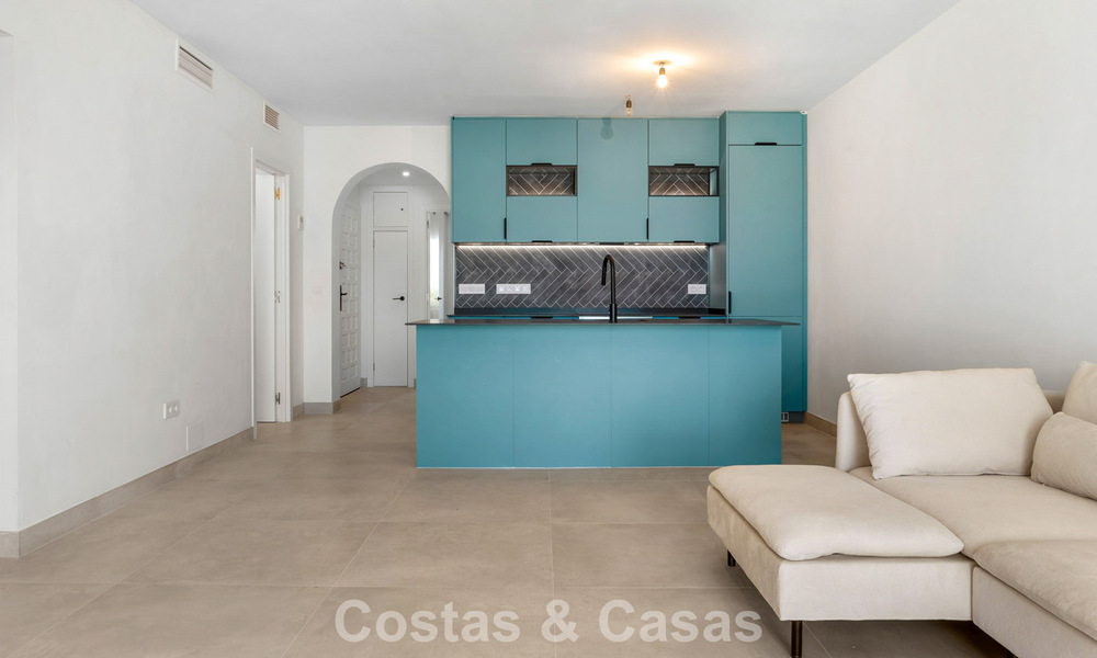 Elegant ground-floor apartment with sea views in Nueva Andalucía, within walking distance of Puerto Banús, Marbella 799773