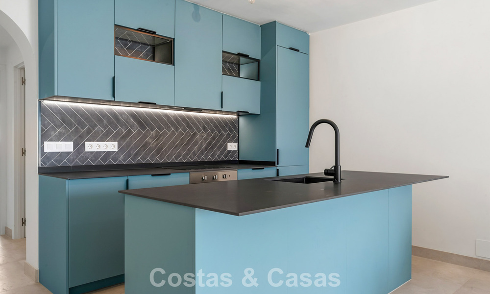 Elegant ground-floor apartment with sea views in Nueva Andalucía, within walking distance of Puerto Banús, Marbella 799777