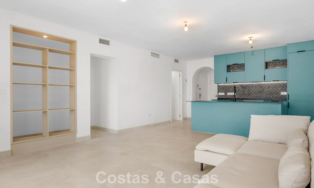 Elegant ground-floor apartment with sea views in Nueva Andalucía, within walking distance of Puerto Banús, Marbella 799778