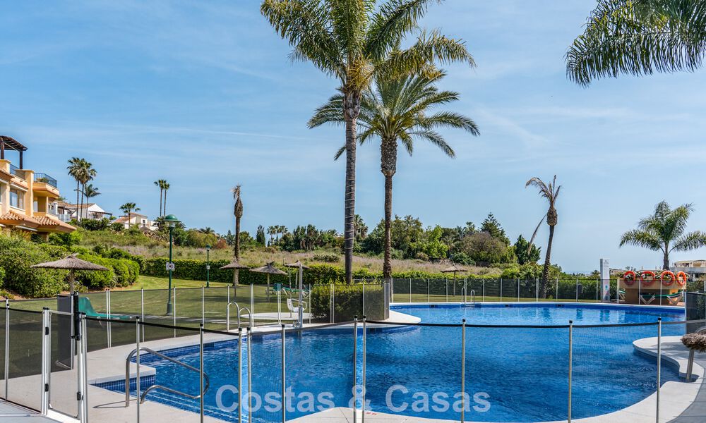 Modernised sea-view apartment for sale within walking distance of puerto banús and the beach in Nueva Andalucía, Marbella 799786
