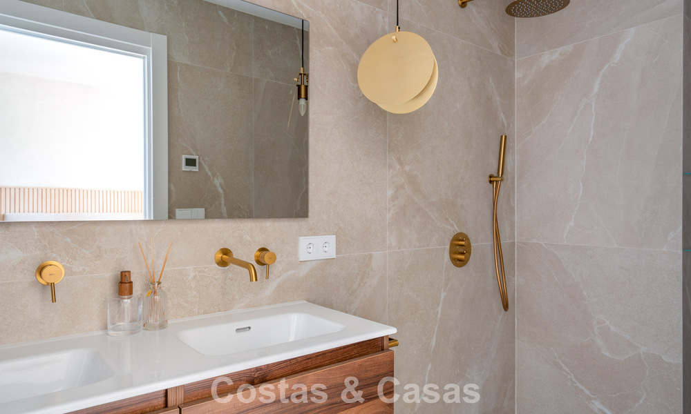 Modernised sea-view apartment for sale within walking distance of puerto banús and the beach in Nueva Andalucía, Marbella 799793