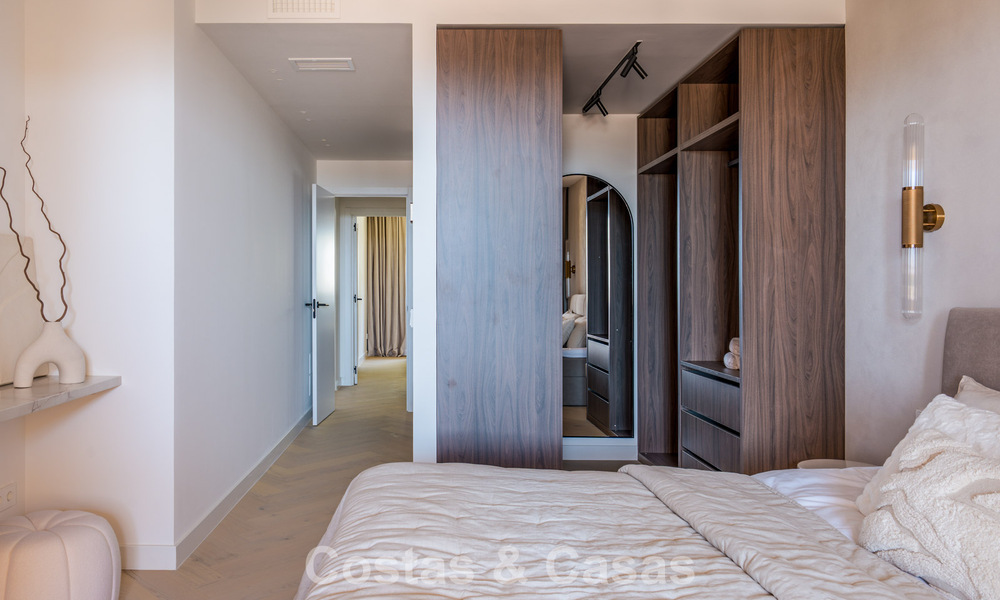 Modernised sea-view apartment for sale within walking distance of puerto banús and the beach in Nueva Andalucía, Marbella 799799