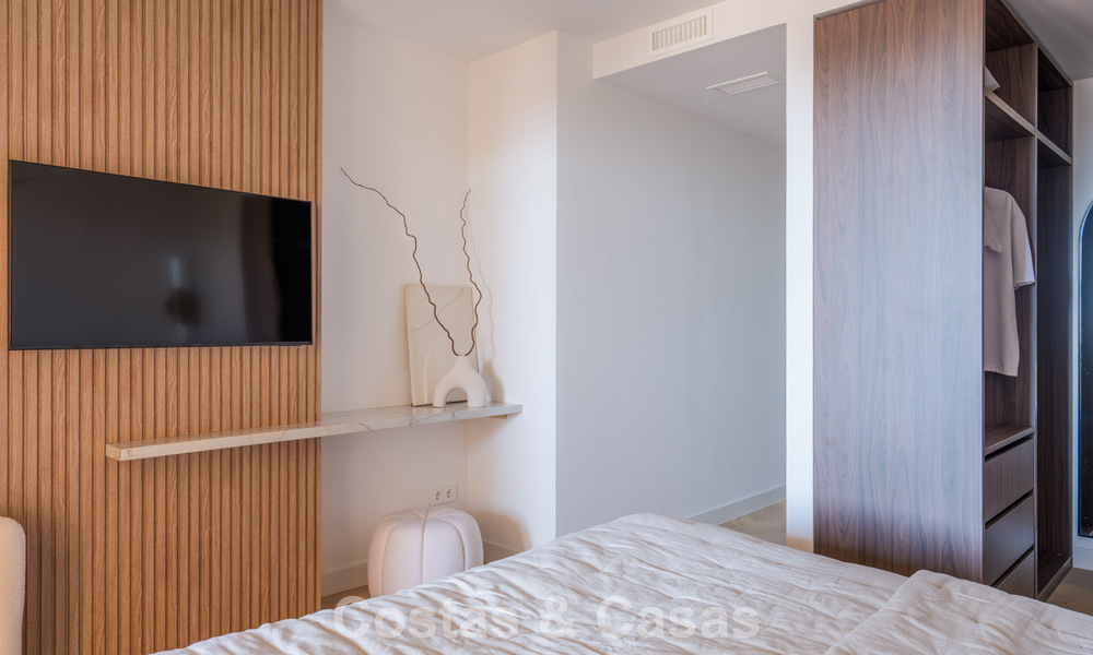 Modernised sea-view apartment for sale within walking distance of puerto banús and the beach in Nueva Andalucía, Marbella 799800