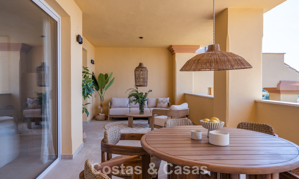 Modernised sea-view apartment for sale within walking distance of puerto banús and the beach in Nueva Andalucía, Marbella 799803