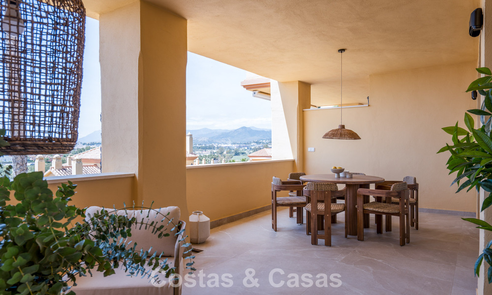 Modernised sea-view apartment for sale within walking distance of puerto banús and the beach in Nueva Andalucía, Marbella 799805