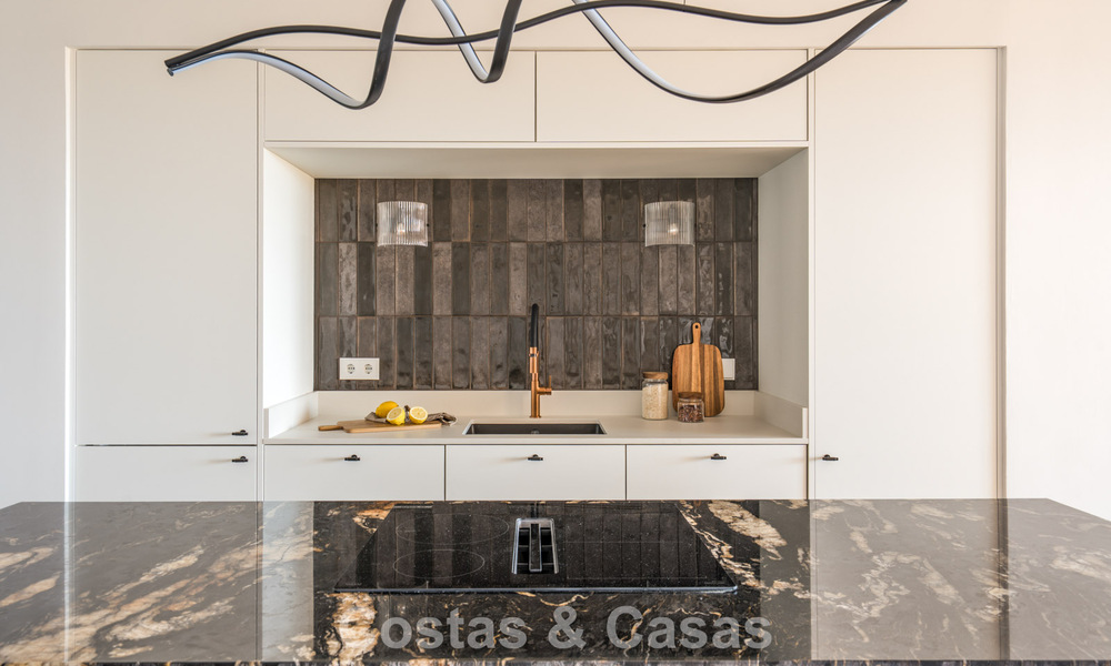 Modernised sea-view apartment for sale within walking distance of puerto banús and the beach in Nueva Andalucía, Marbella 799808