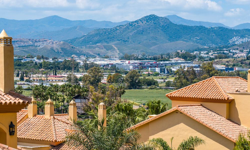 Modernised sea-view apartment for sale within walking distance of puerto banús and the beach in Nueva Andalucía, Marbella 799810