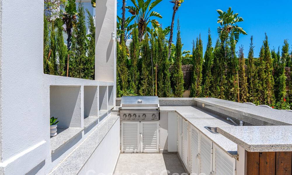 Luxury villa with entertainment level and guest accommodation for sale in Nueva Andalucía, Marbella 800019