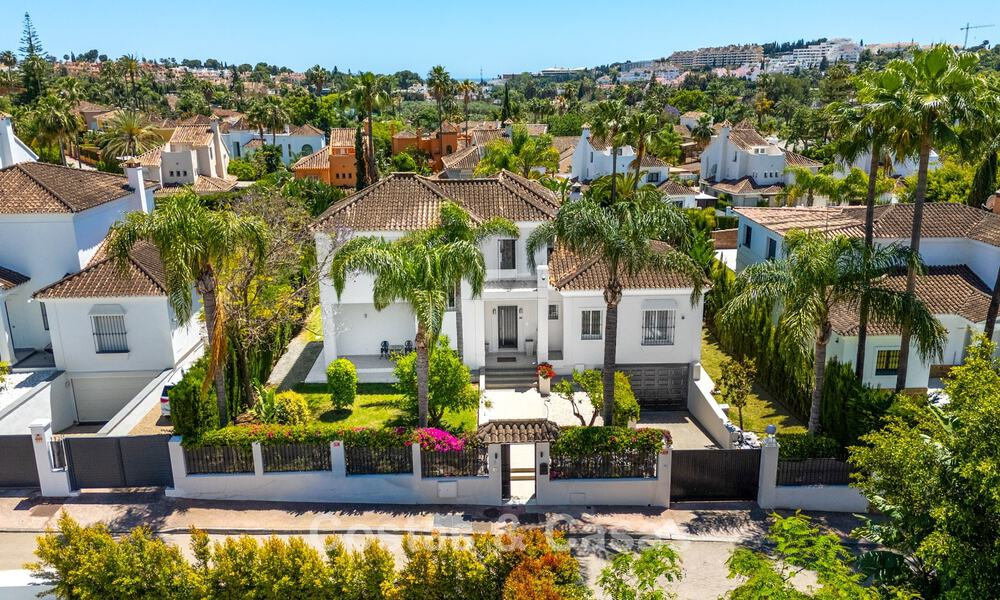 Luxury villa with entertainment level and guest accommodation for sale in Nueva Andalucía, Marbella 800033