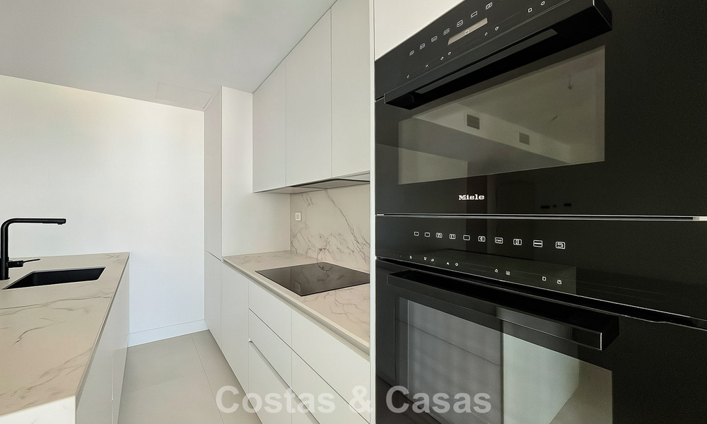 Turnkey modern luxury homes for sale with sea view in a resort-style development in Fuengirola, Costa del Sol 799923