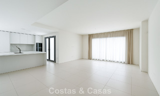 Turnkey modern luxury homes for sale with sea view in a resort-style development in Fuengirola, Costa del Sol 799924 