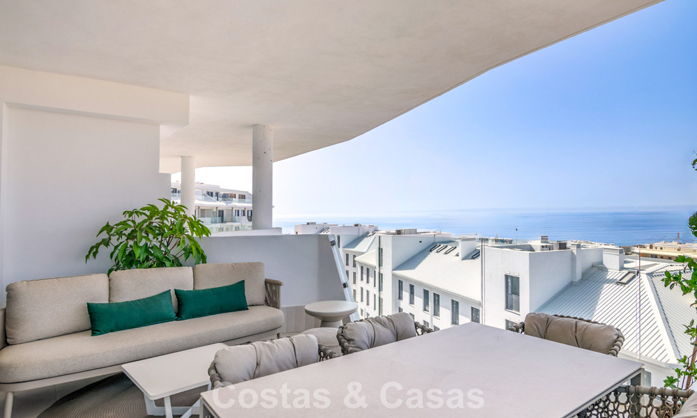 Turnkey modern luxury homes for sale with sea view in a resort-style development in Fuengirola, Costa del Sol 799931