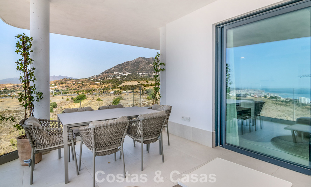 Turnkey modern luxury homes for sale with sea view in a resort-style development in Fuengirola, Costa del Sol 799932