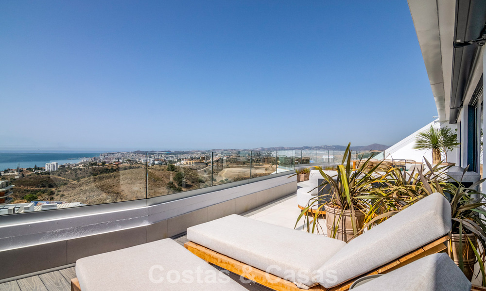 Turnkey modern luxury homes for sale with sea view in a resort-style development in Fuengirola, Costa del Sol 799940