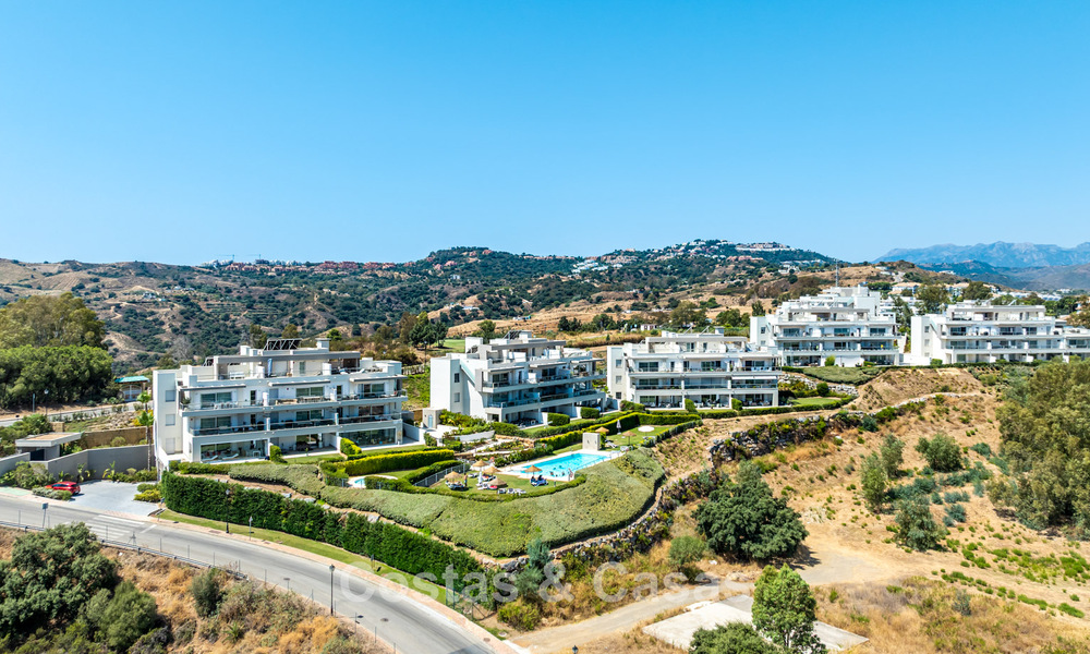 Very bright apartment with spacious lounge terrace for sale in La Cala Golf, Mijas, Costa del Sol 799970