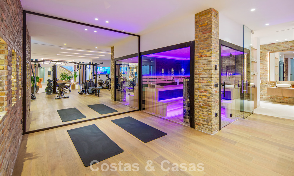 Contemporary designer villa with panoramic views for sale in Nueva Andalucía’s Golf Valley, Marbella 800107