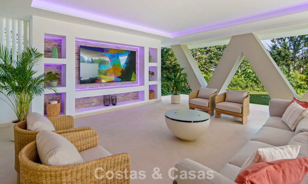 Contemporary designer villa with panoramic views for sale in Nueva Andalucía’s Golf Valley, Marbella 800122
