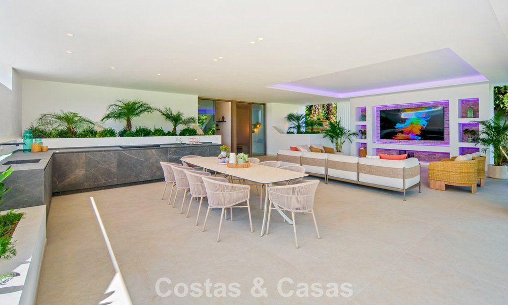 Contemporary designer villa with panoramic views for sale in Nueva Andalucía’s Golf Valley, Marbella 800124