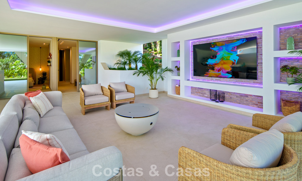 Contemporary designer villa with panoramic views for sale in Nueva Andalucía’s Golf Valley, Marbella 800125