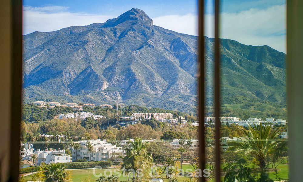 Contemporary designer villa with panoramic views for sale in Nueva Andalucía’s Golf Valley, Marbella 800180