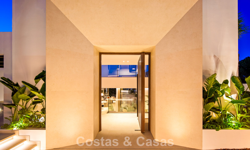 Contemporary designer villa with panoramic views for sale in Nueva Andalucía’s Golf Valley, Marbella 800195