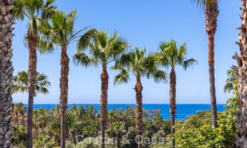Renovated semi-detached villa for sale with sea view on the golf course east of Marbella 800239