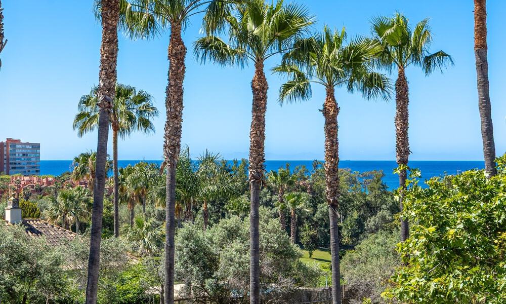 Renovated semi-detached villa for sale with sea view on the golf course east of Marbella 800240