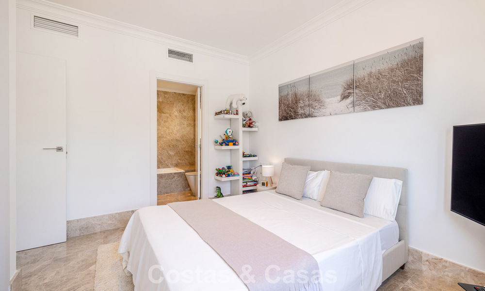 Renovated semi-detached villa for sale with sea view on the golf course east of Marbella 800246