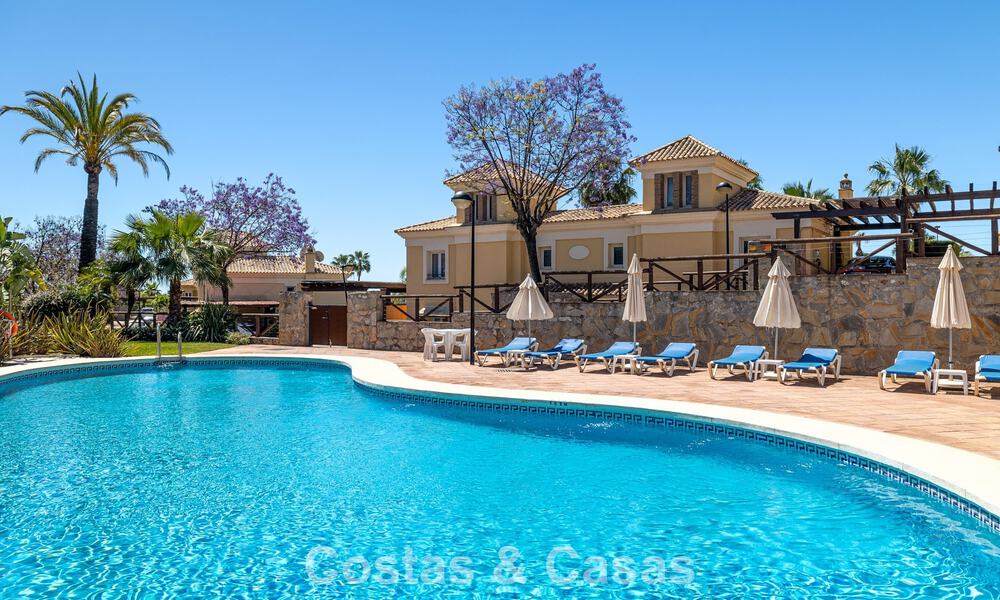 Renovated semi-detached villa for sale with sea view on the golf course east of Marbella 800257