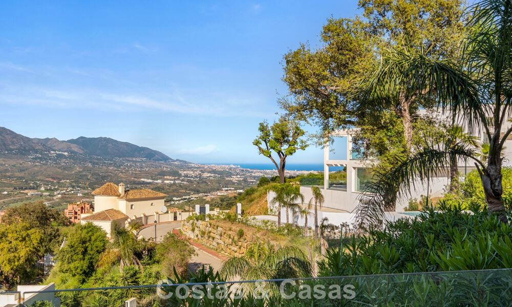 Moderne luxury villa with contemporary architecture and panoramic views for sale in the Hills of Marbella East 800265