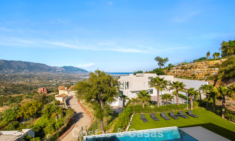 Moderne luxury villa with contemporary architecture and panoramic views for sale in the Hills of Marbella East 800267