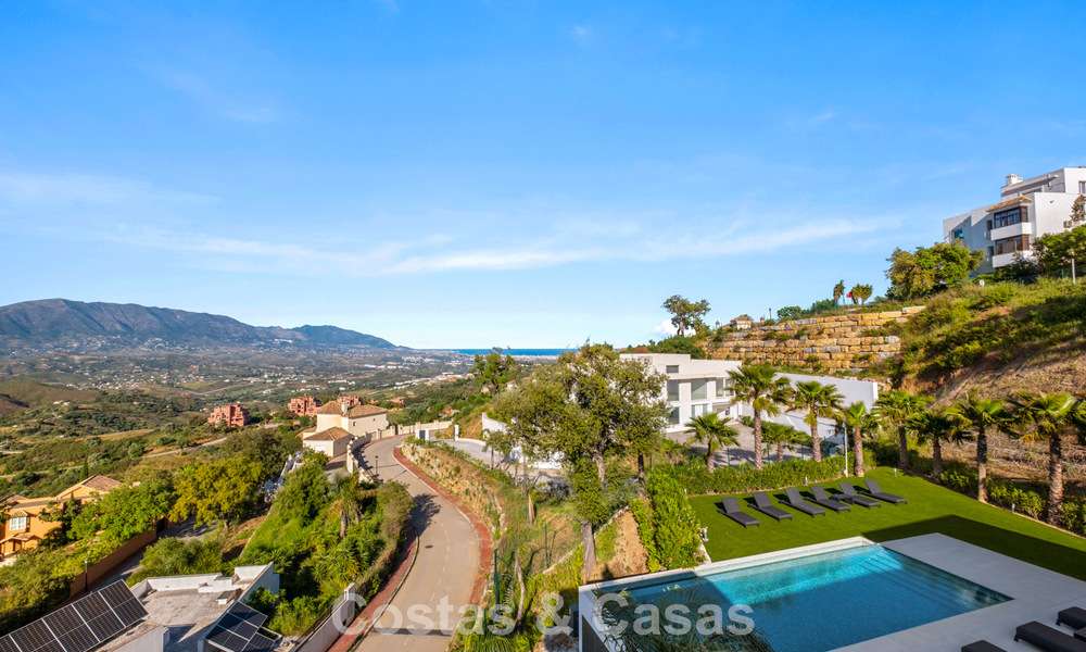 Moderne luxury villa with contemporary architecture and panoramic views for sale in the Hills of Marbella East 800269