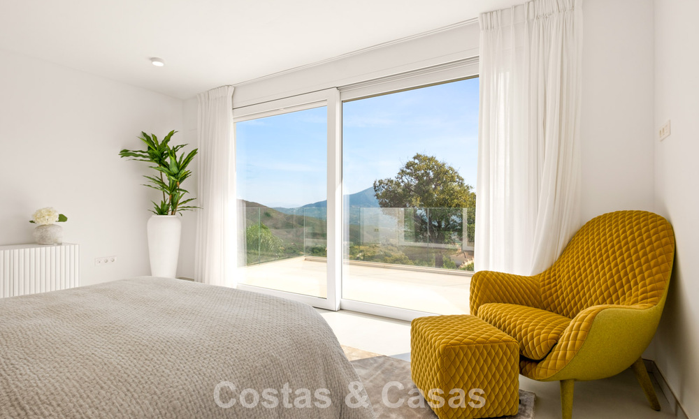 Moderne luxury villa with contemporary architecture and panoramic views for sale in the Hills of Marbella East 800270