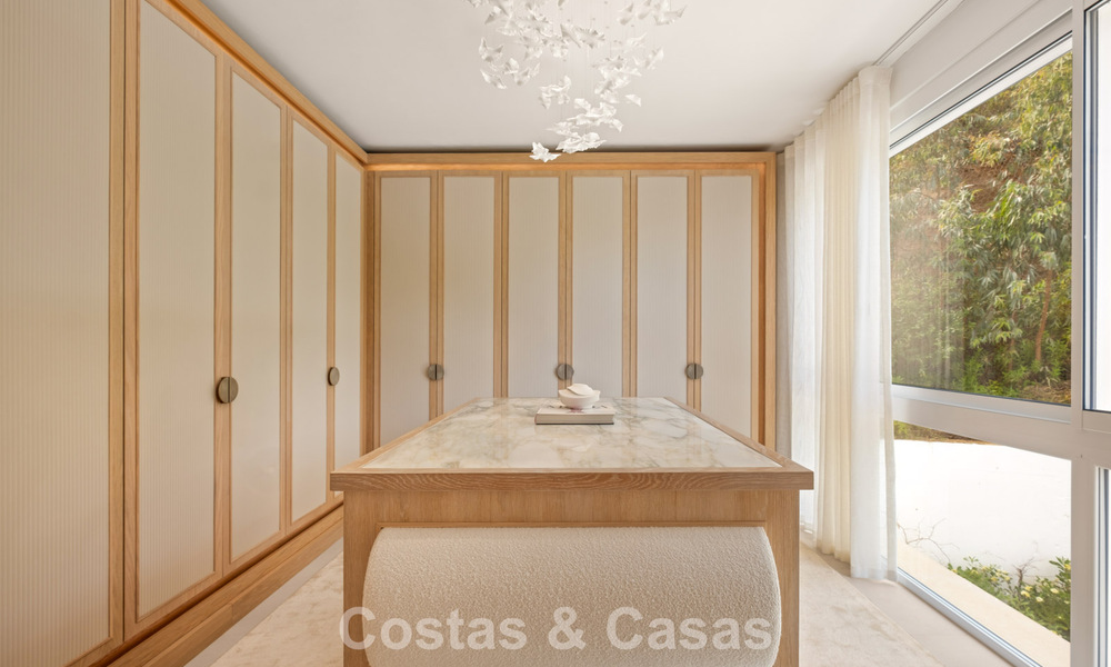 Moderne luxury villa with contemporary architecture and panoramic views for sale in the Hills of Marbella East 800273
