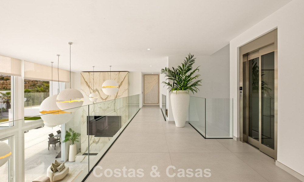 Moderne luxury villa with contemporary architecture and panoramic views for sale in the Hills of Marbella East 800276