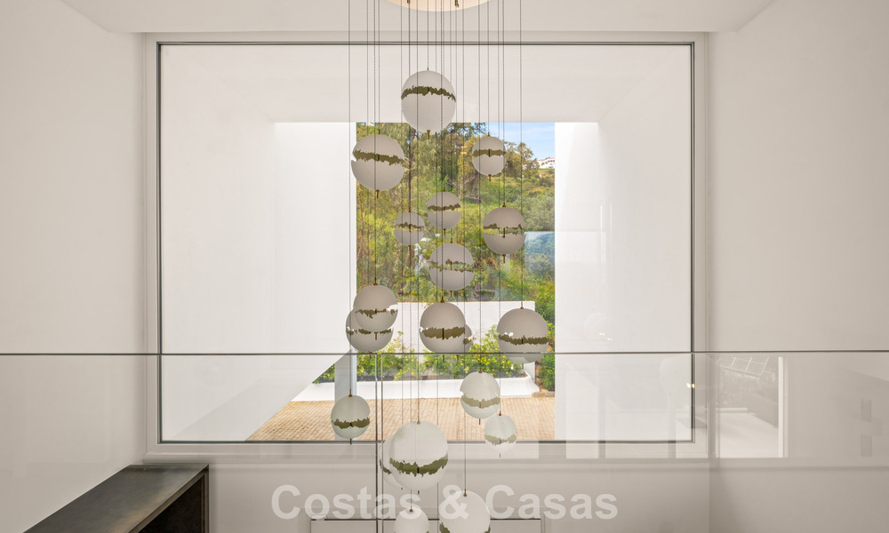 Moderne luxury villa with contemporary architecture and panoramic views for sale in the Hills of Marbella East 800277
