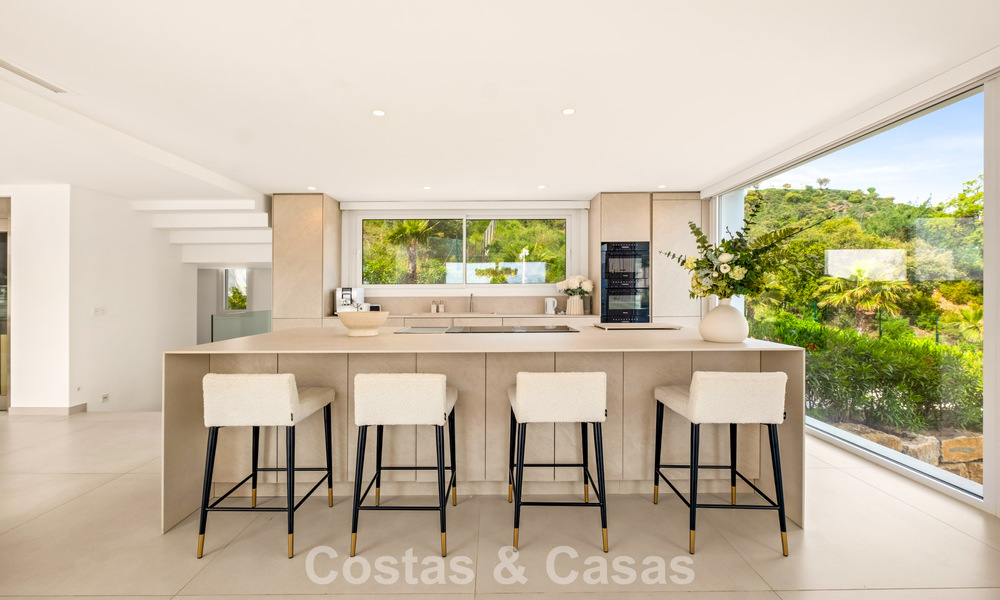 Moderne luxury villa with contemporary architecture and panoramic views for sale in the Hills of Marbella East 800280