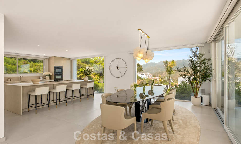 Moderne luxury villa with contemporary architecture and panoramic views for sale in the Hills of Marbella East 800286
