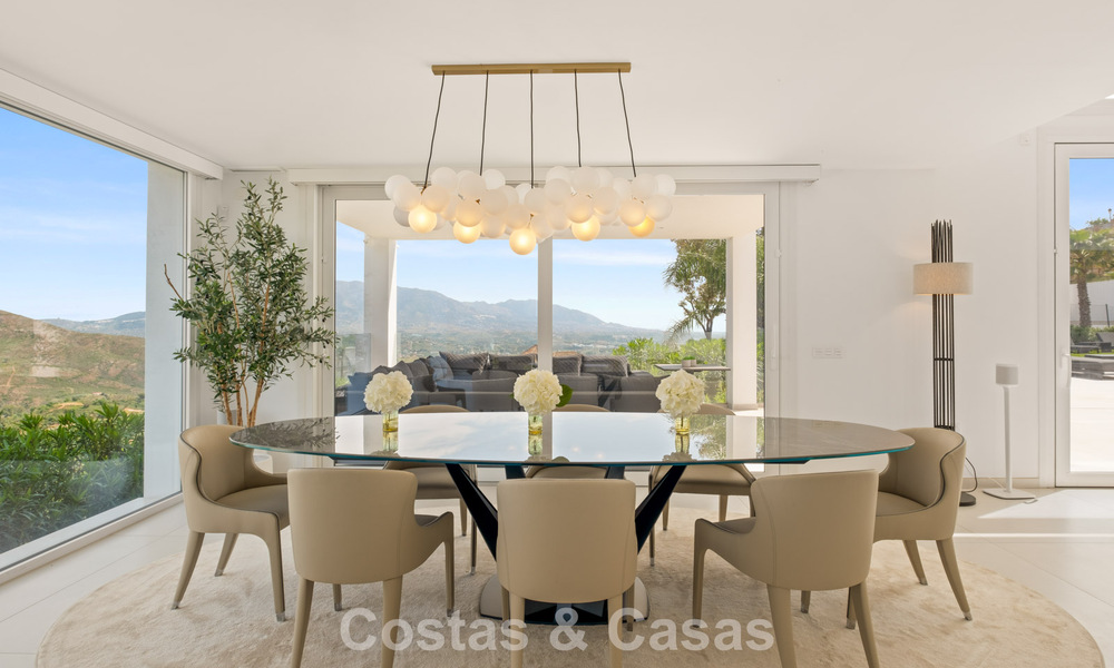 Moderne luxury villa with contemporary architecture and panoramic views for sale in the Hills of Marbella East 800287