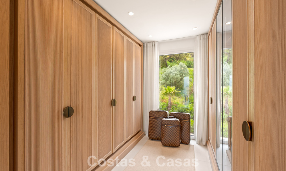 Moderne luxury villa with contemporary architecture and panoramic views for sale in the Hills of Marbella East 800295