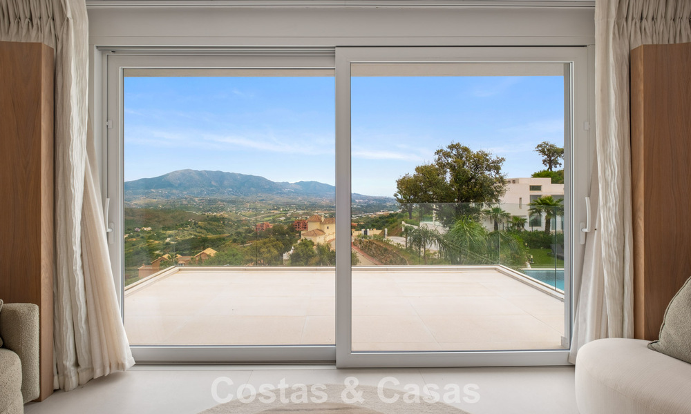Moderne luxury villa with contemporary architecture and panoramic views for sale in the Hills of Marbella East 800297