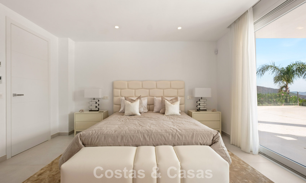 Moderne luxury villa with contemporary architecture and panoramic views for sale in the Hills of Marbella East 800298