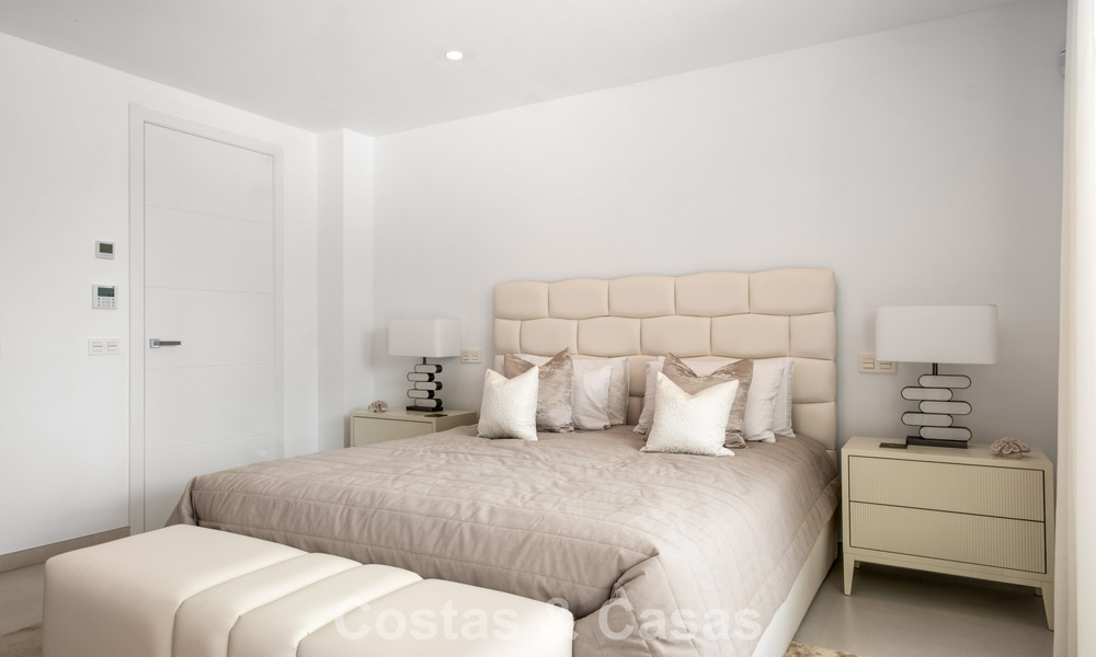 Moderne luxury villa with contemporary architecture and panoramic views for sale in the Hills of Marbella East 800299
