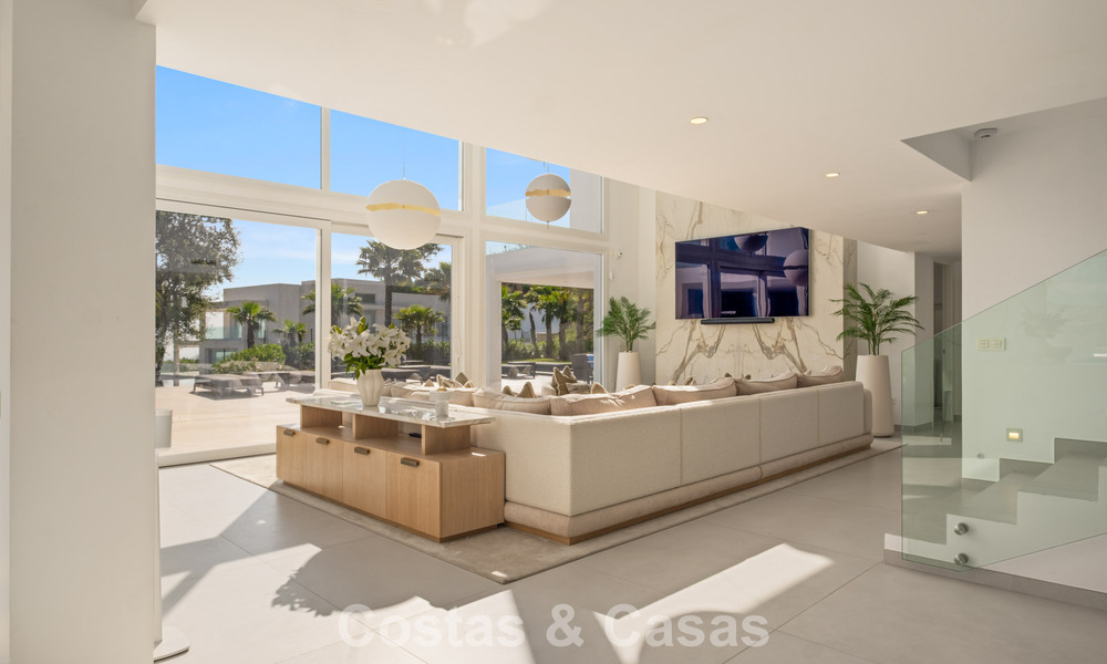 Moderne luxury villa with contemporary architecture and panoramic views for sale in the Hills of Marbella East 800301