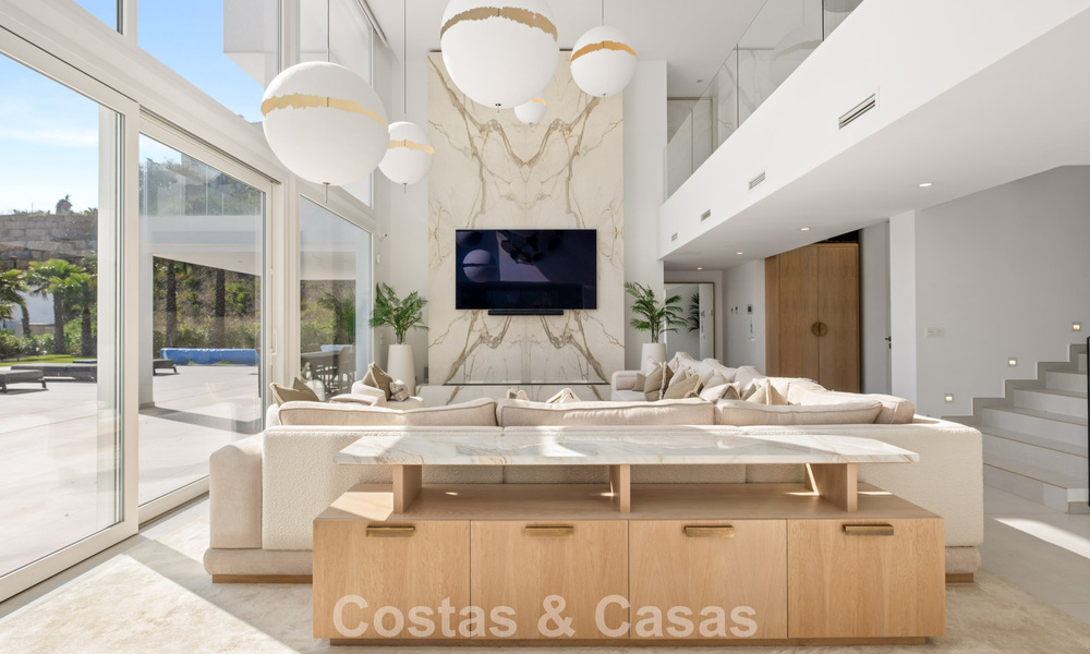 Moderne luxury villa with contemporary architecture and panoramic views for sale in the Hills of Marbella East 800303
